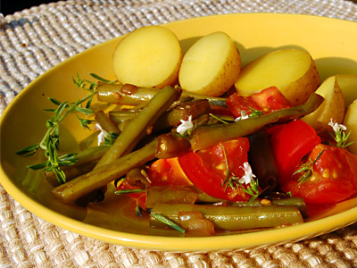 Grüne Bohnen mit Tomaten und Bohnenkraut