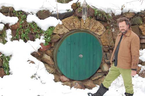 Hobbithoehle-mit-Hobbit