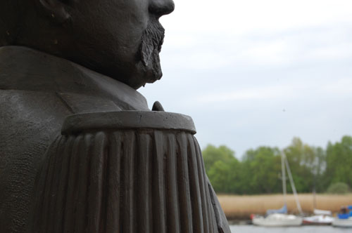 Admiral Brommy Statue