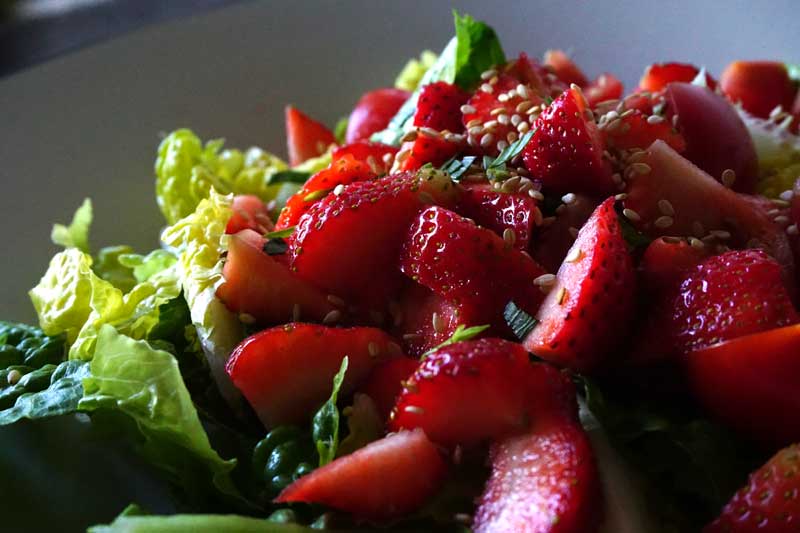 Erdbeersalat-mit-Estragon