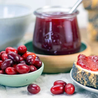 Kornelkirschen mit Marmelade